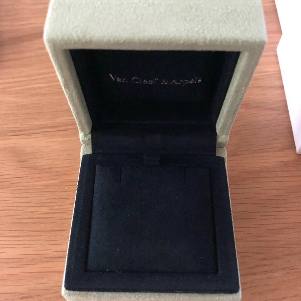 Van Cleef & Arpels  jewelry box